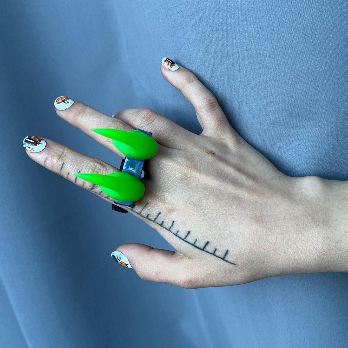 Handheld Claws - UV Green
