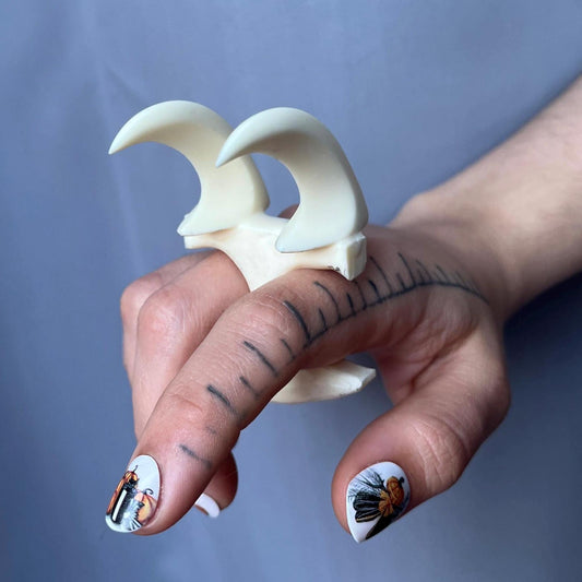 Handheld Claws - Bone