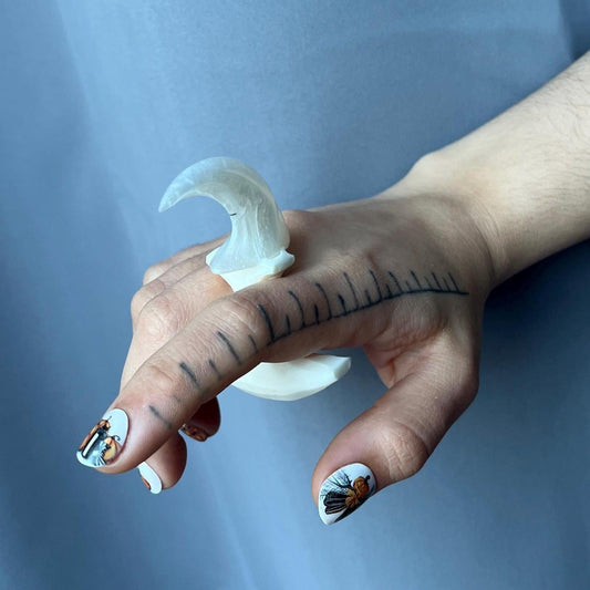 Handheld Claws - Shimmer White
