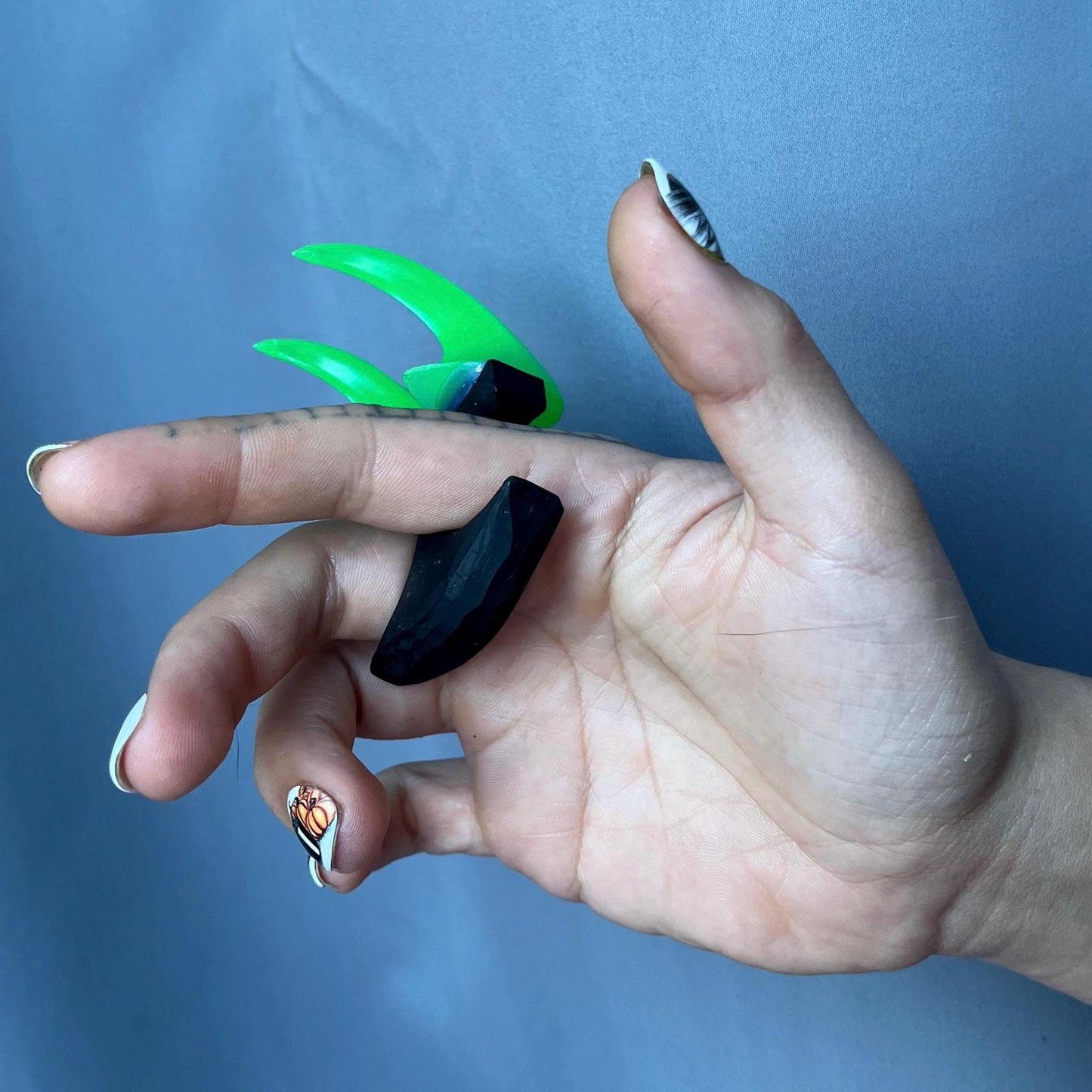 Handheld Claws - Glow Green