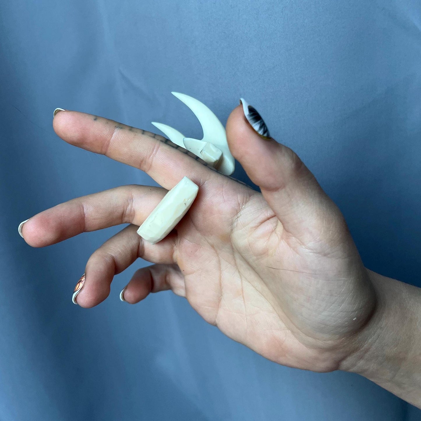 Handheld Claws - Bone